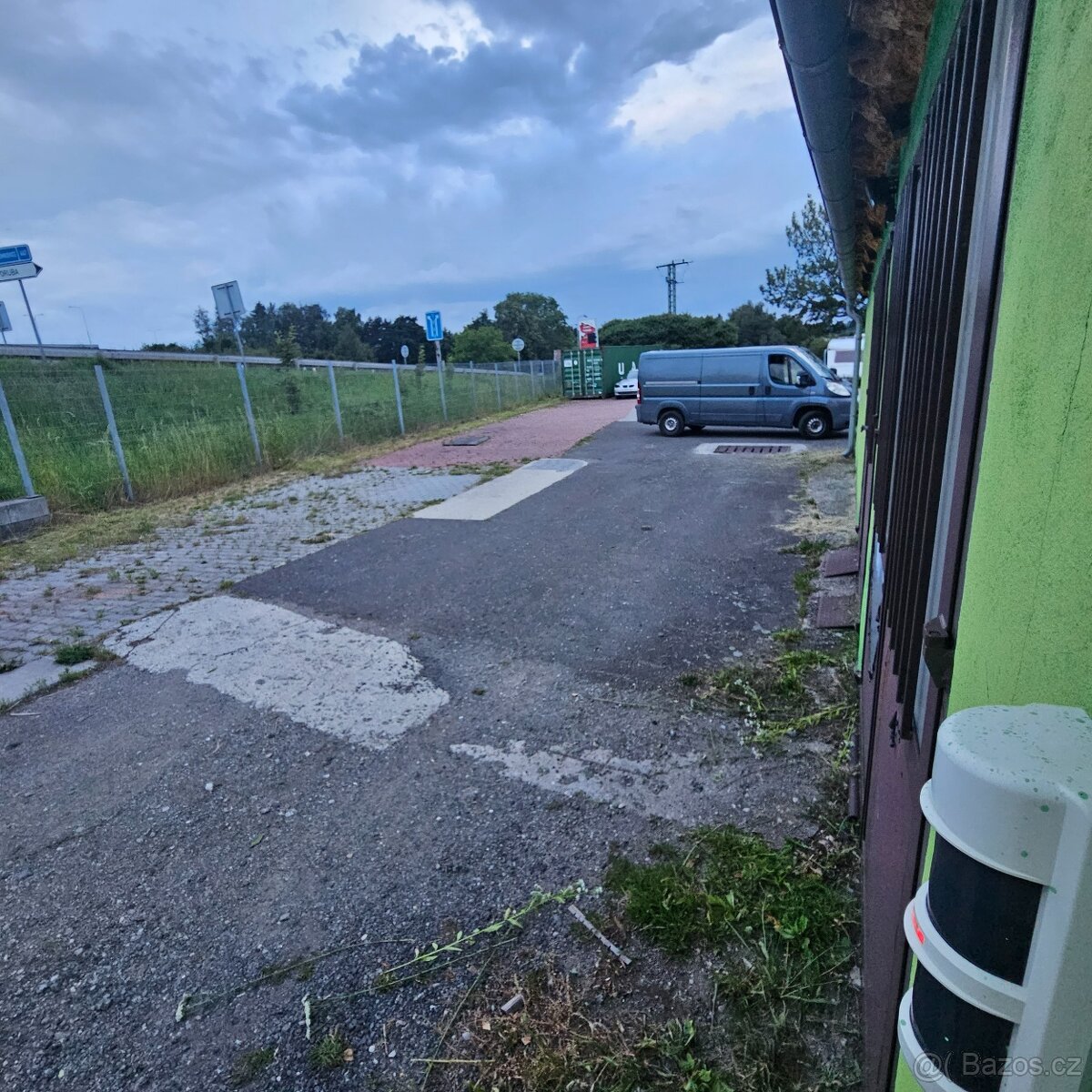 Garáž v areálu  ,Kamery