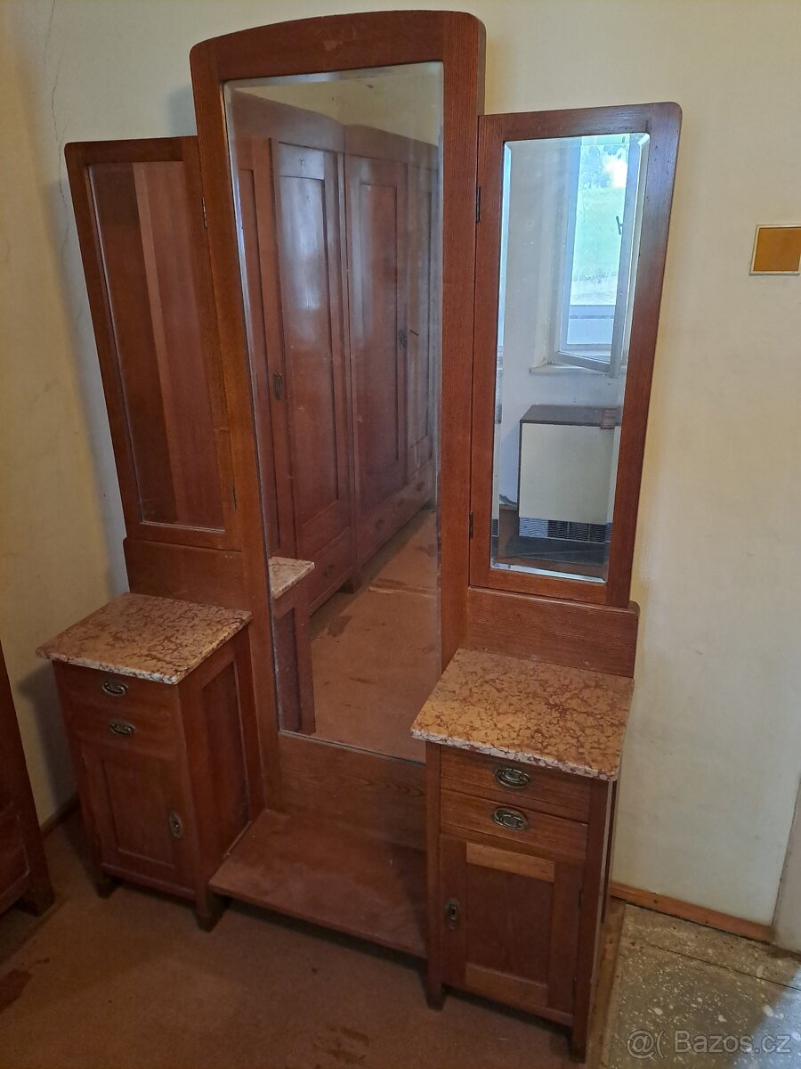 Toaletní stolek_starožitnost