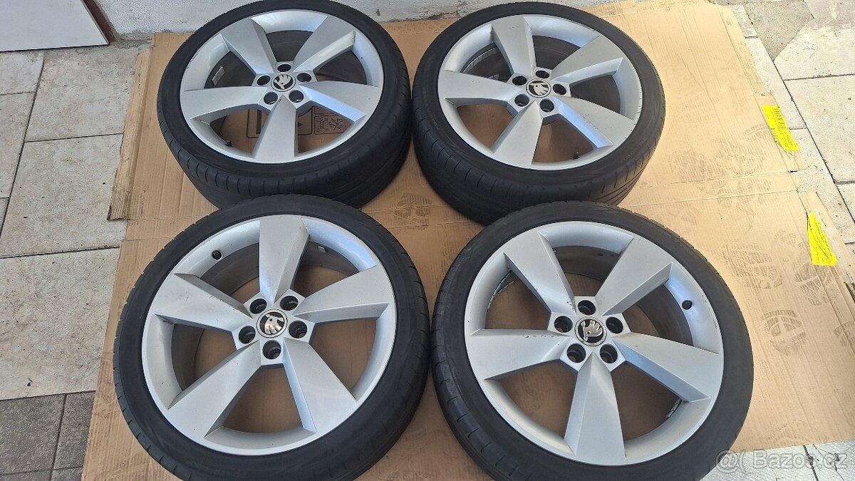 Alu kola Škoda 17" 5x100 pneu 215/40 R17 Fabia Scala Rapid