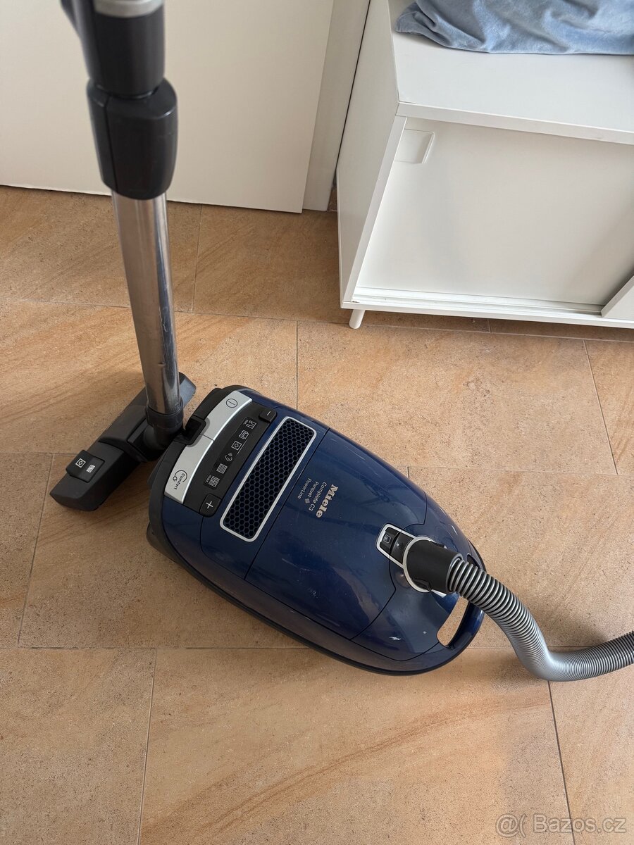 Miele sáčkový vysavač Complete C3