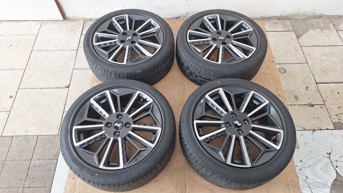 Alu kola Hyundai 17" 4x100 letní pneu 215/45 R17 5-6mm i20