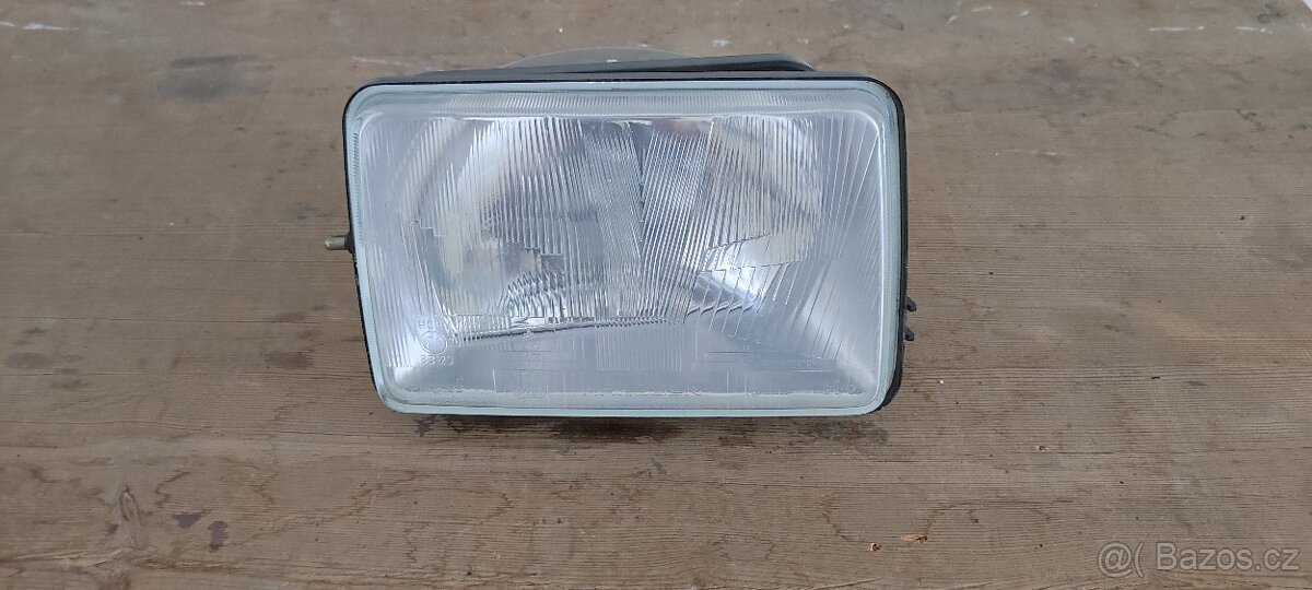 Škoda 120-přední světlomet