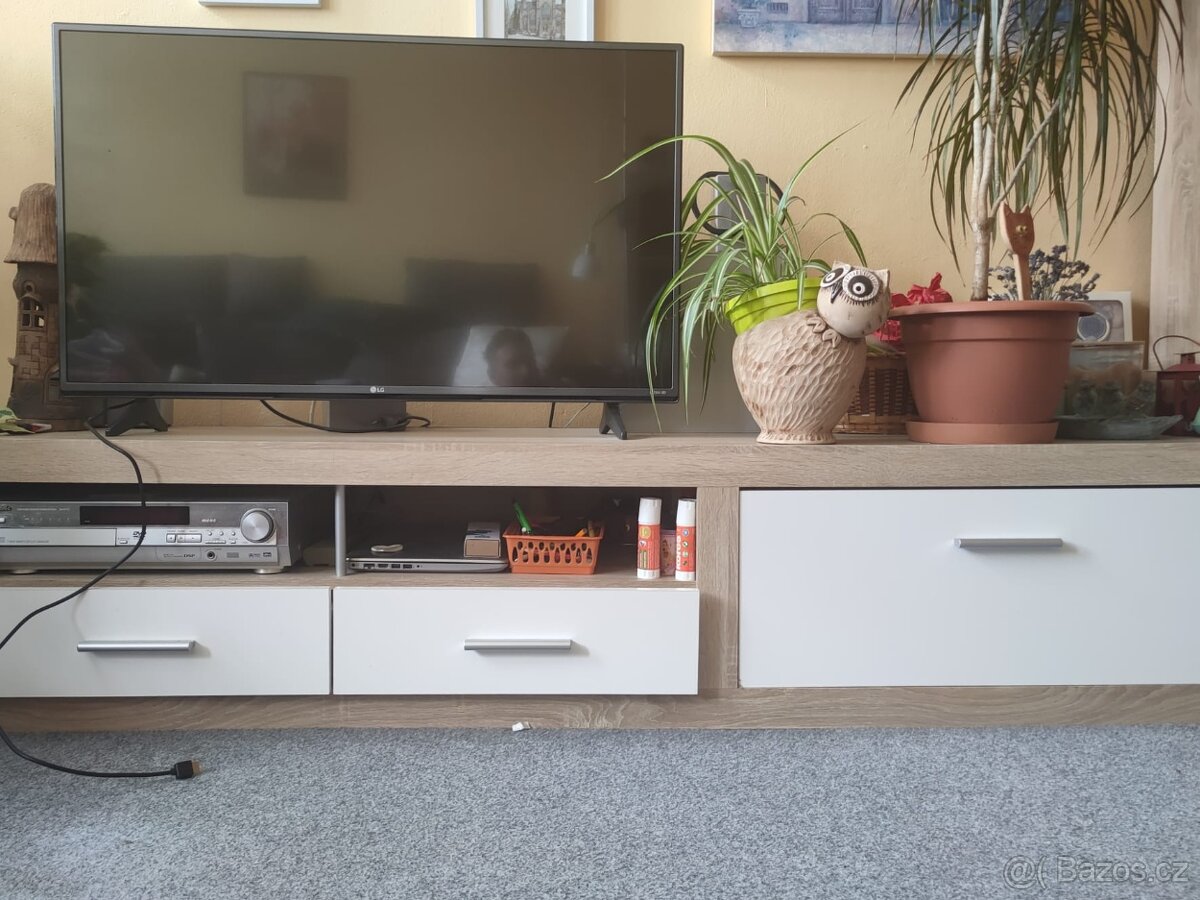 Obývací stěna