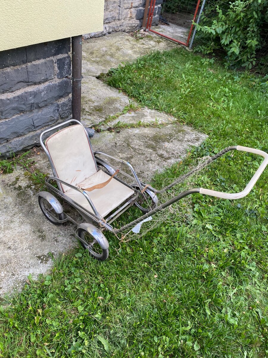 Retro kočárek sporťák