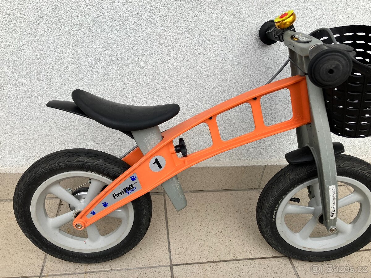 first bike + košík a zvonek plus vesta