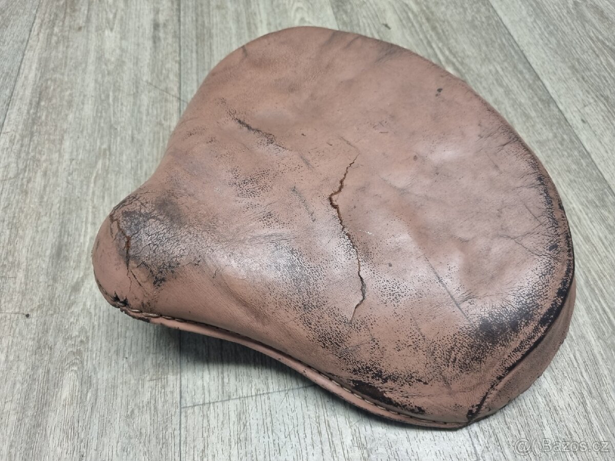 Jawa Pérák - vysoké sedlo