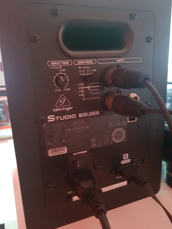 Studiove monitory Behringer USB50