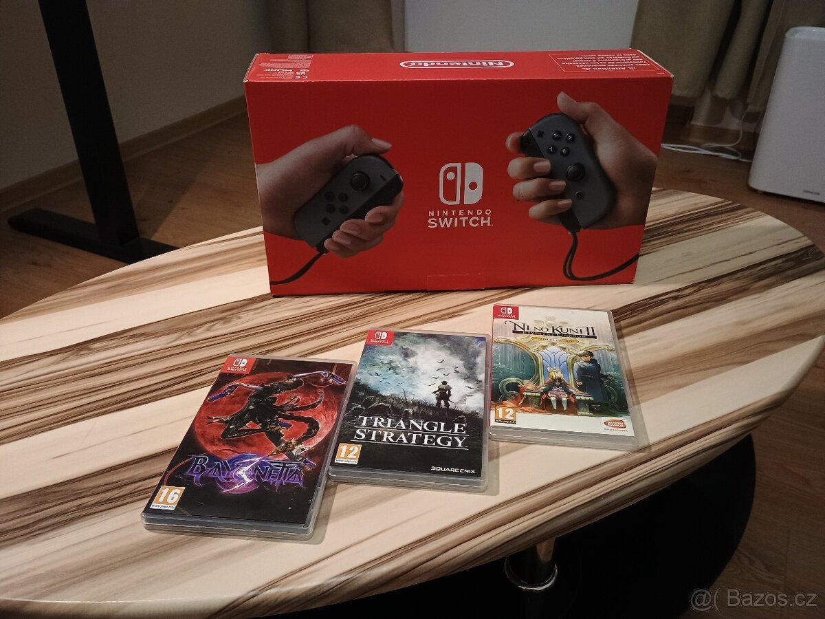 Nintendo Switch - Grey Joy-Con + 3 hry – skvělý stav