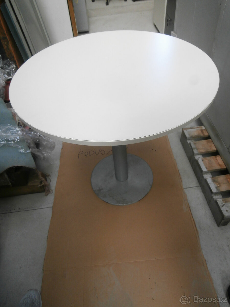 Stůl kulatý TECHO na bytelné kovové noze za 800 kč