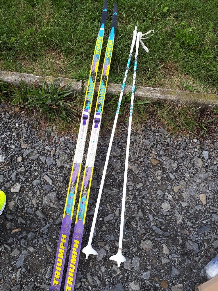 Bezky / bezecke lyze 200 cm