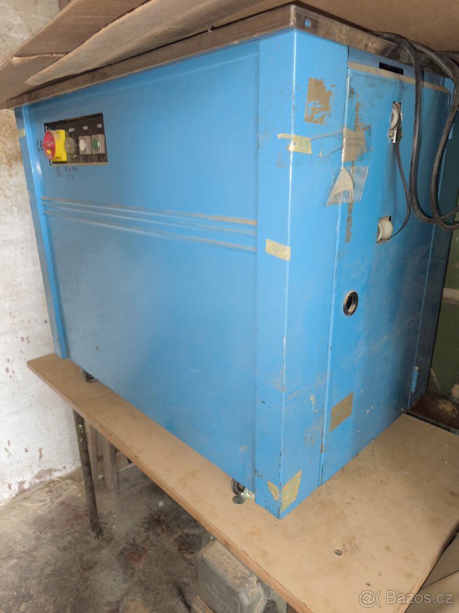 Poloautomatický páskovací stroj TP 201