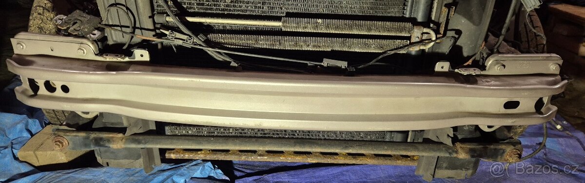 Výztuha předního nárazníku Volvo XC70