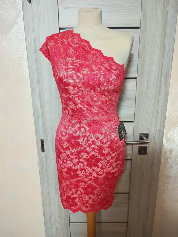 Elegantní, společenské šaty.