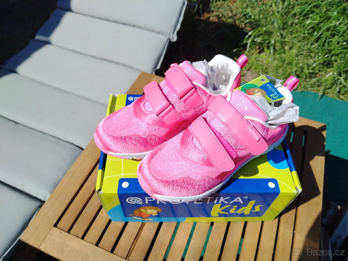 Protetica tenisky 37