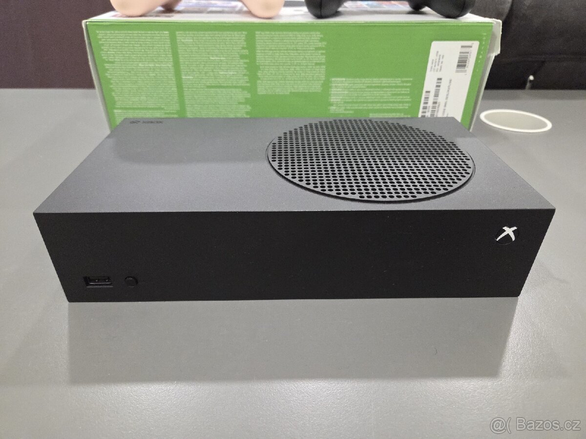 Xbox Series S - dva ovladače, gamepass