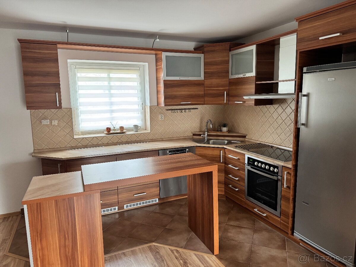 Kuchyne + jídelna a obývák