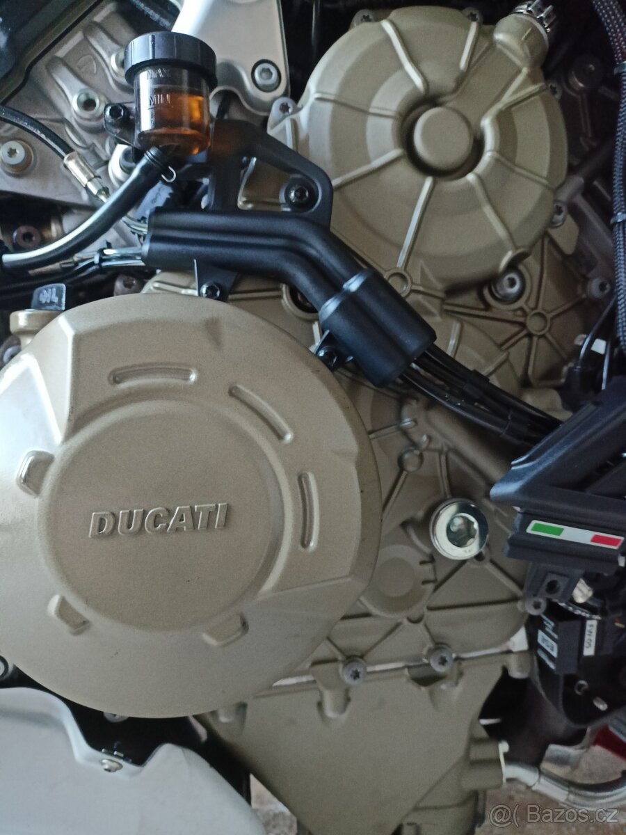 Ducati Streetfighter v4 motor