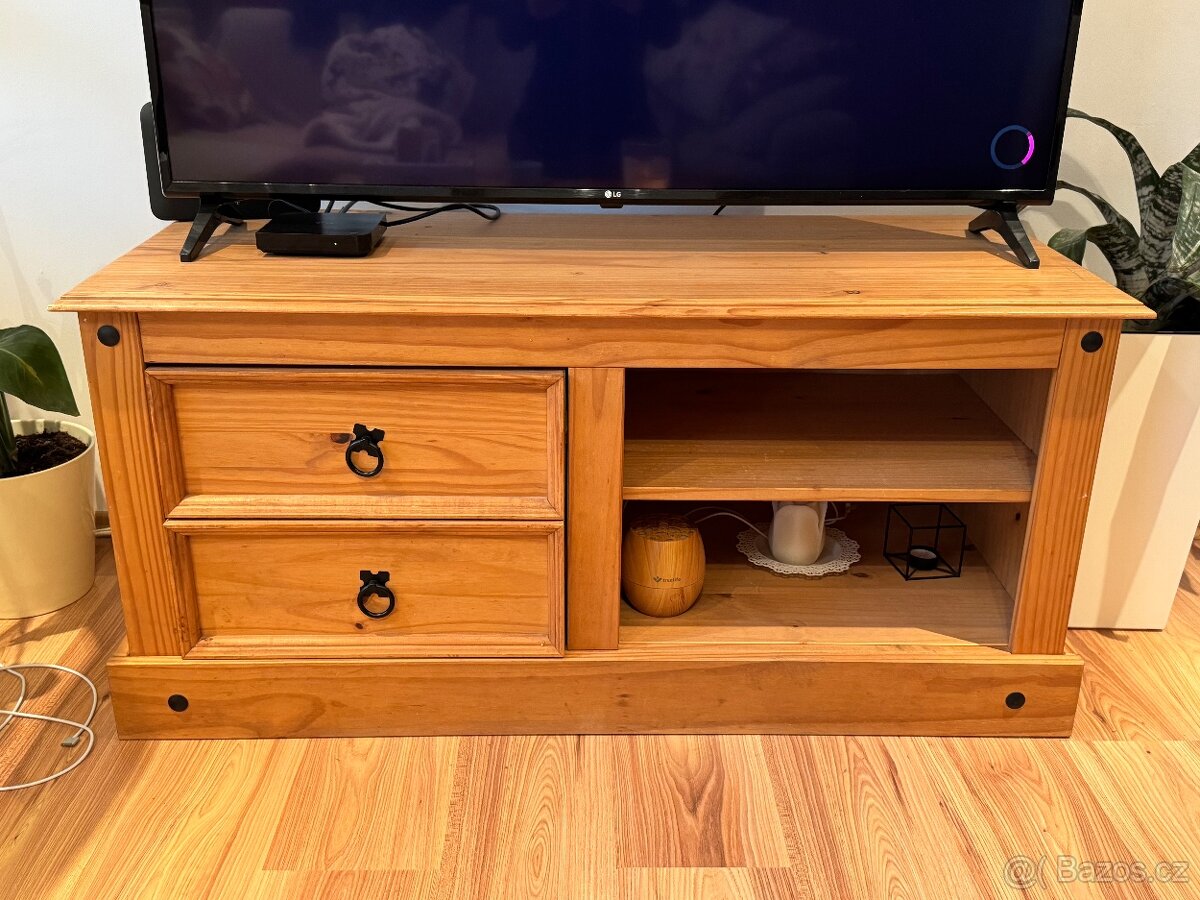 Tv stolek masiv Corona