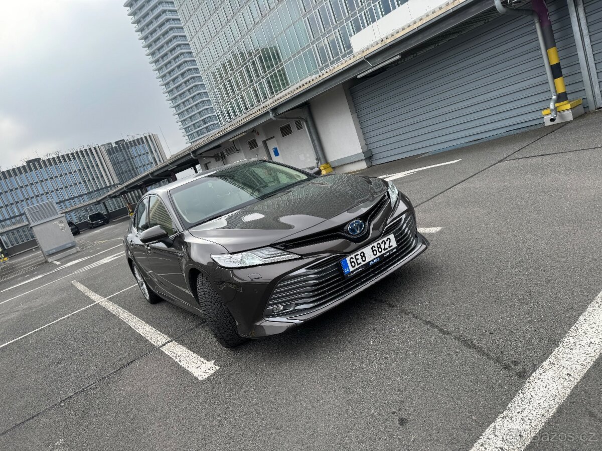 Toyota camry 2.5 hybrid VIP
