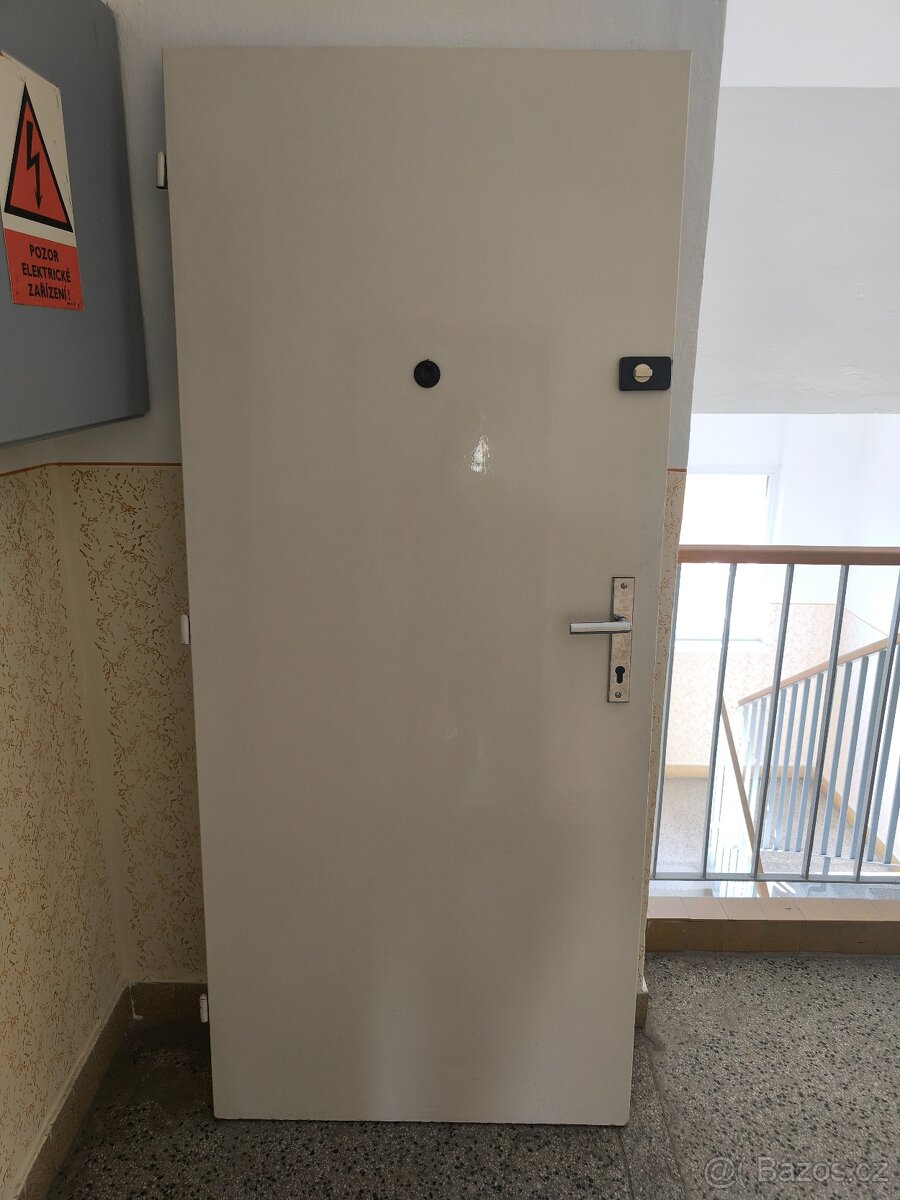 Vchodové dveře do bytu 80 Levé