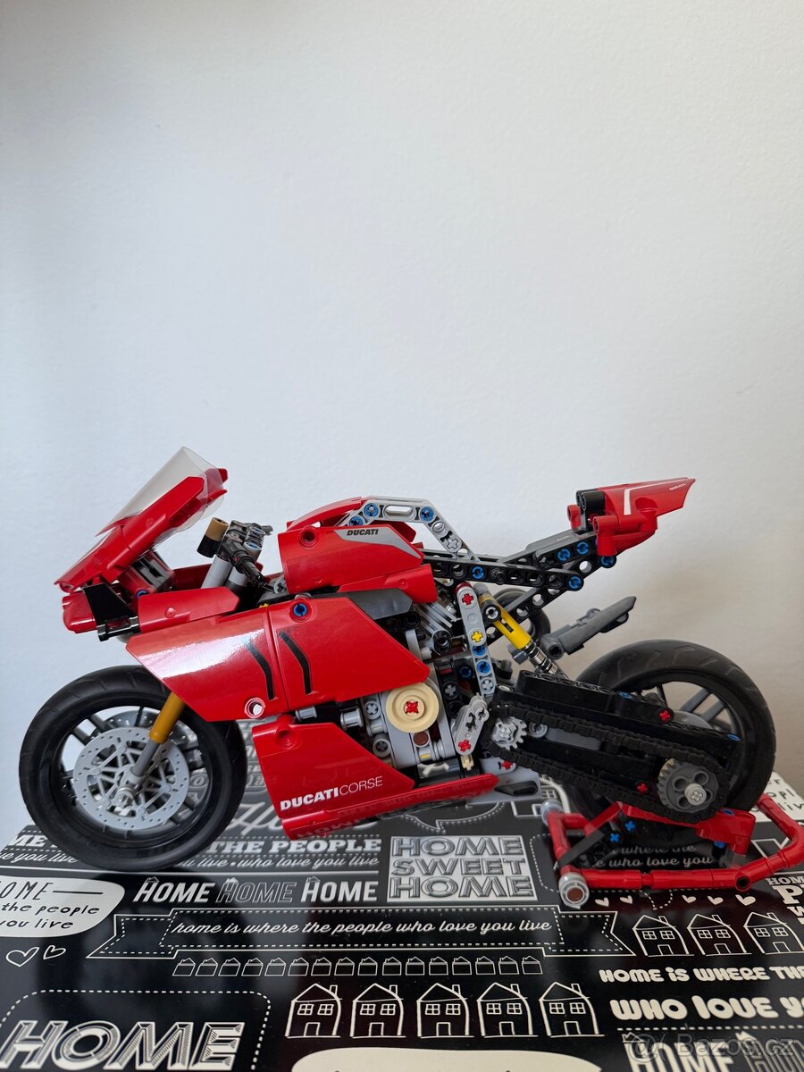 LEGO® Technic 42202 Motorka Ducati Panigale V4 S