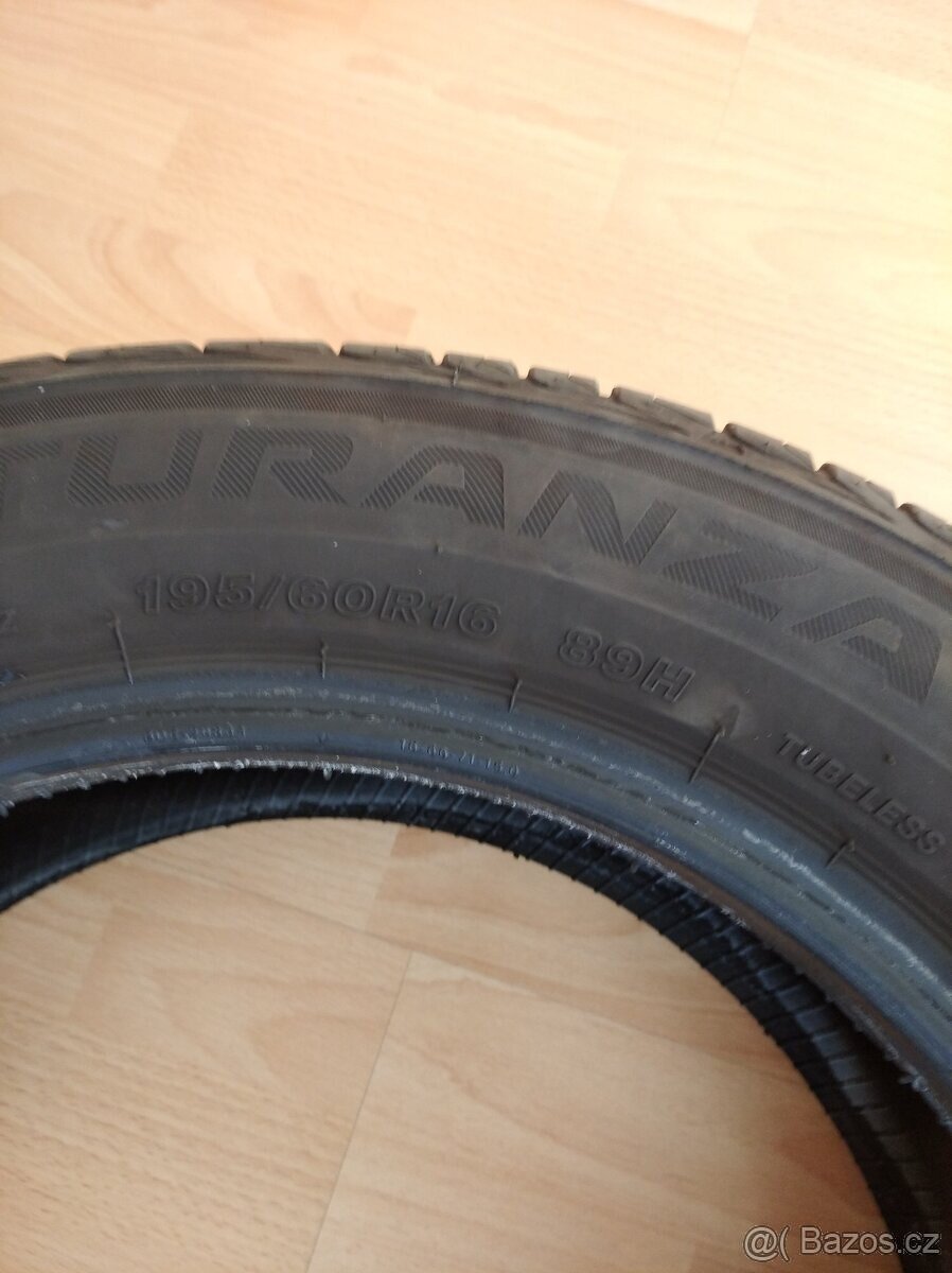 Letní zánovní pneu Bridgestone 195/60 R16