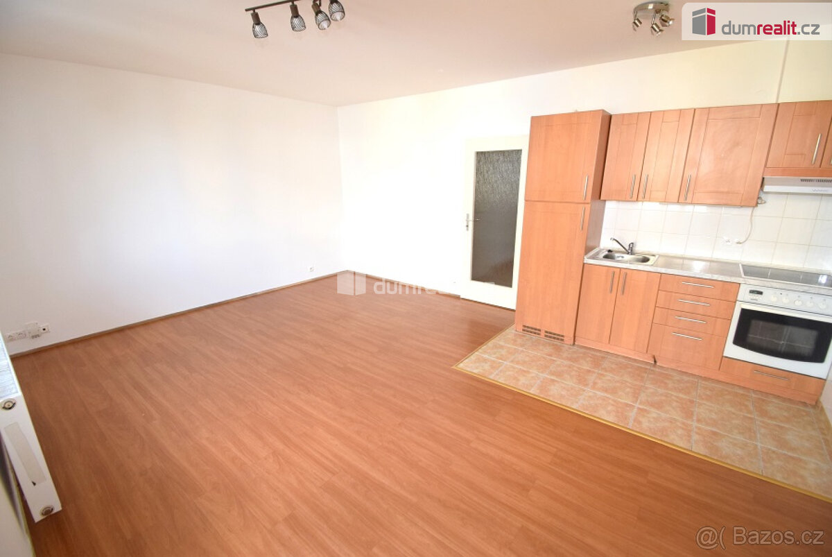 Pronájem bytu 1+kk, 36m² s balkonem, ul. Zlonická, Praha 9-
