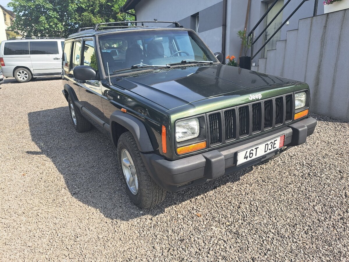 Jeep Cherokee 2.5 benzin r.v 1998 v top stavu najeto 130tys