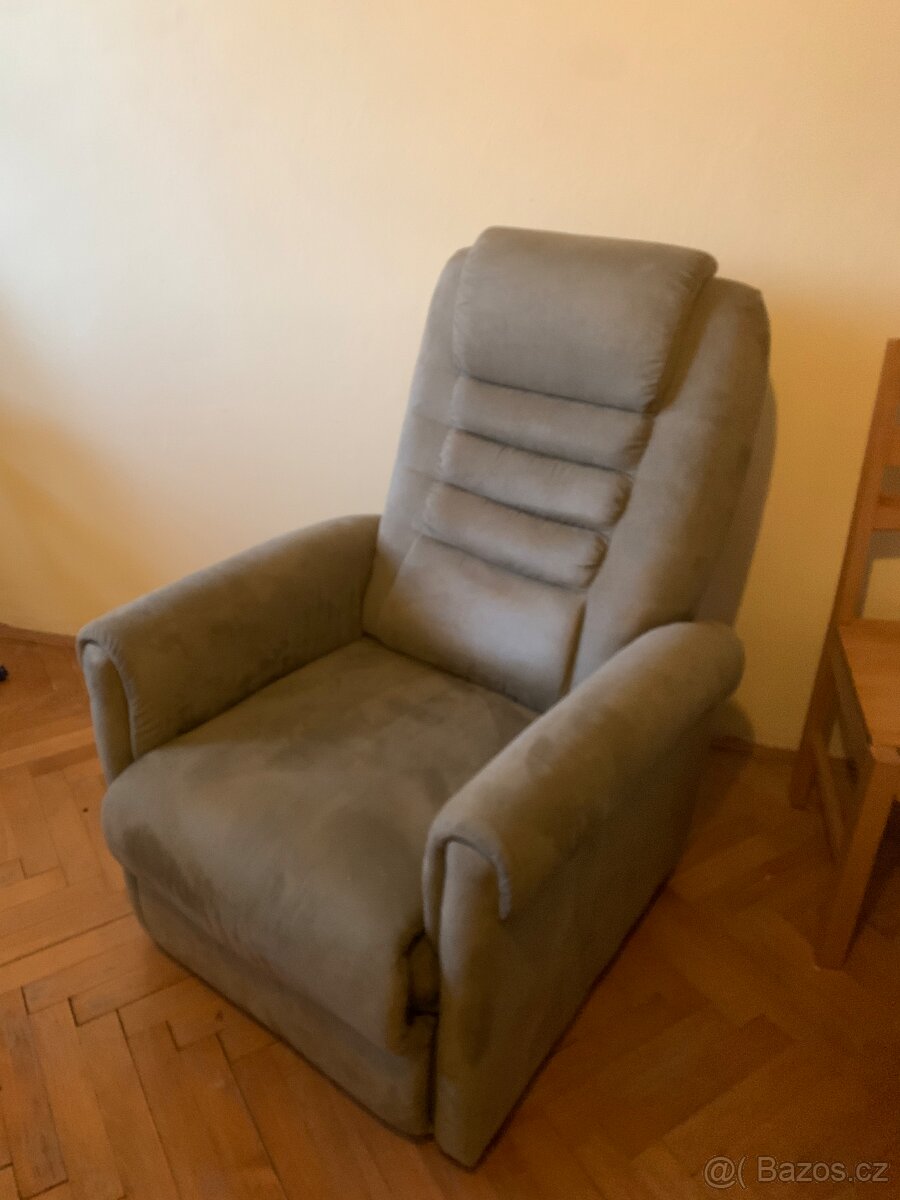 Polohovací křeslo