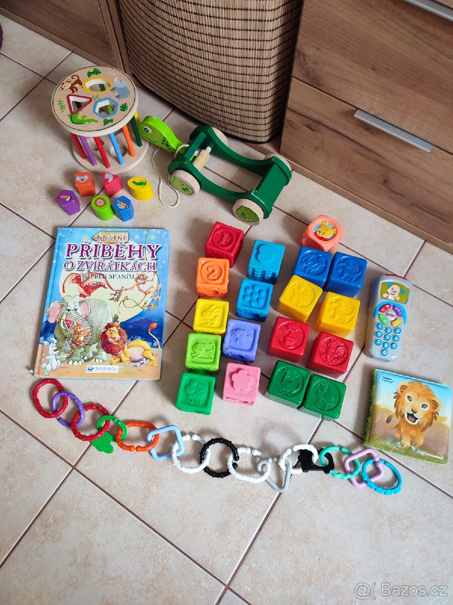 Set hraček, kostek