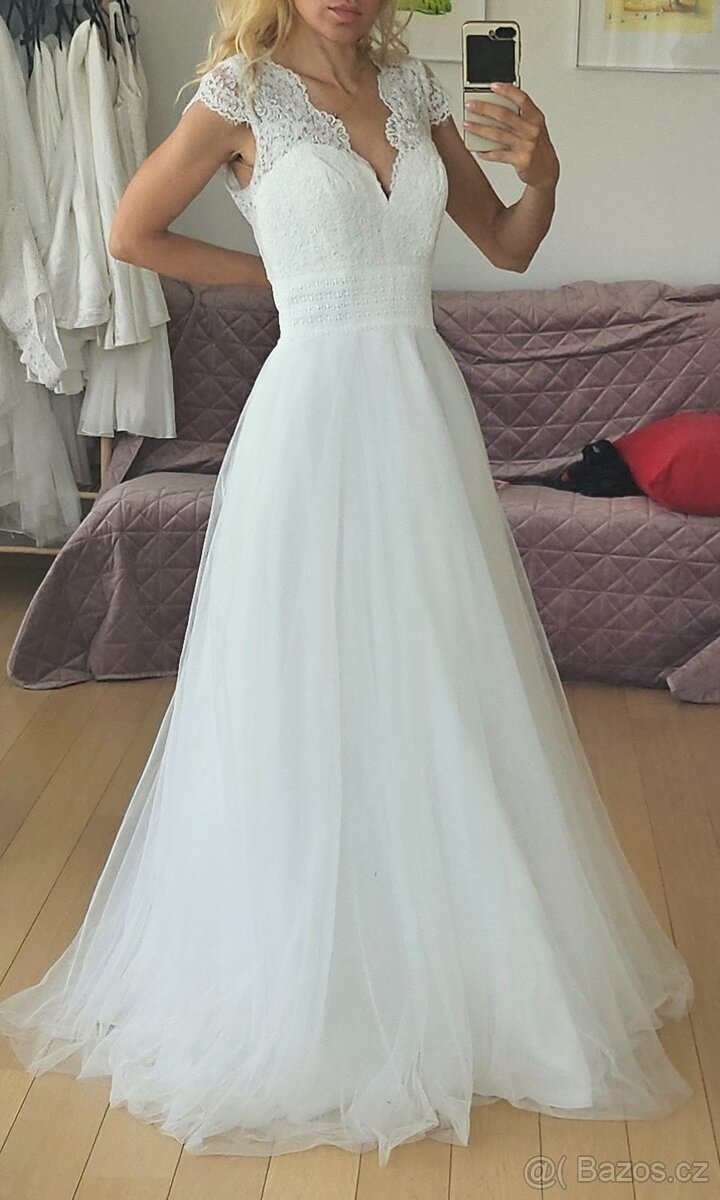 Krásné nové princeznovské tylové šaty vel. M