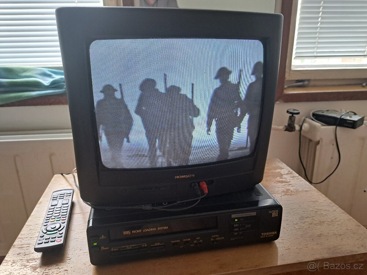 Toshiba po generálce + hromada kazet + DO