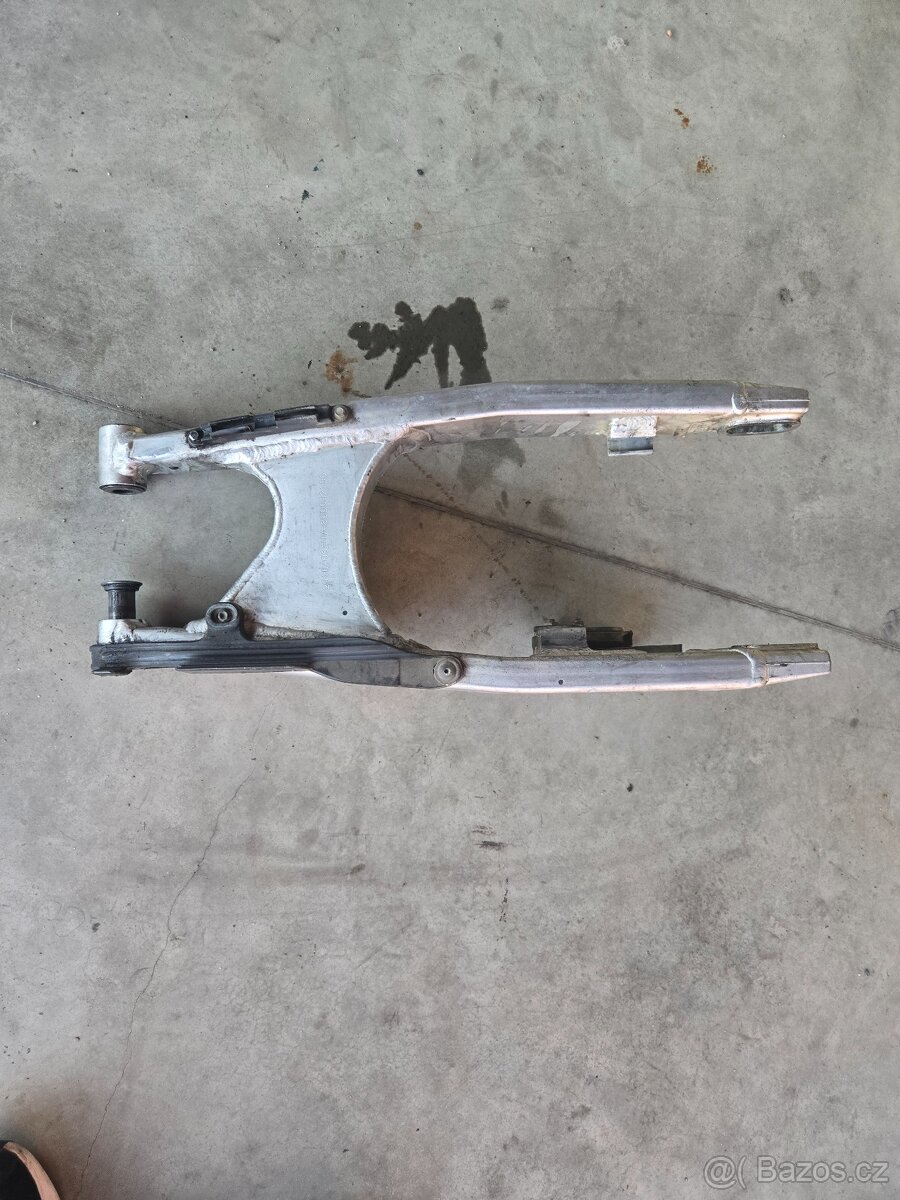 Zadní kyvna vidlice husqvarna 125