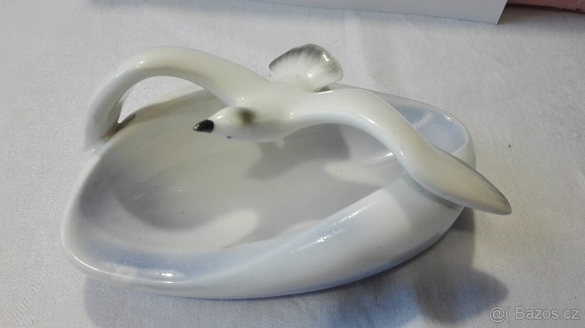 Popelník - Ditmar Urbach - Racek