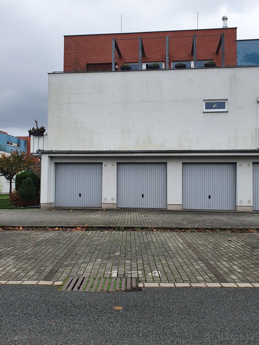 Venkovní stání ul. Rybova HK