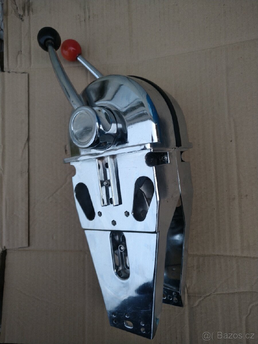 Ovládání dvou lodních motorů