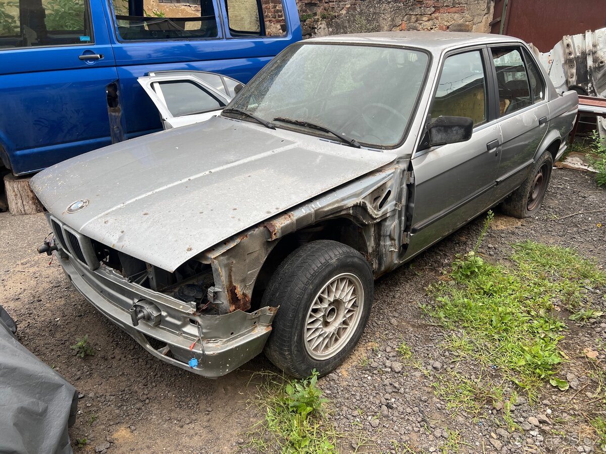 BMW E30 celek/díly