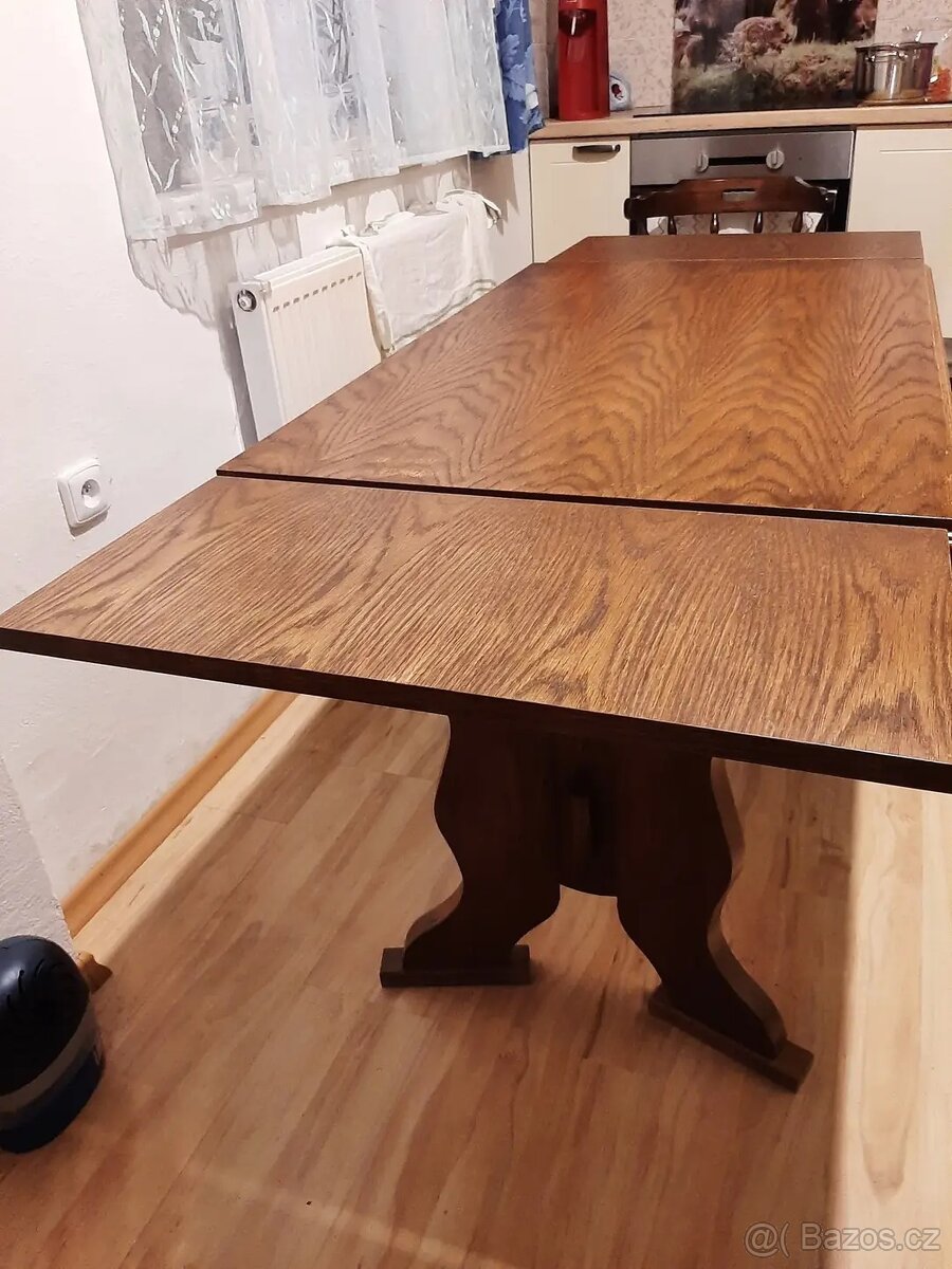 Jídelní set z masivu