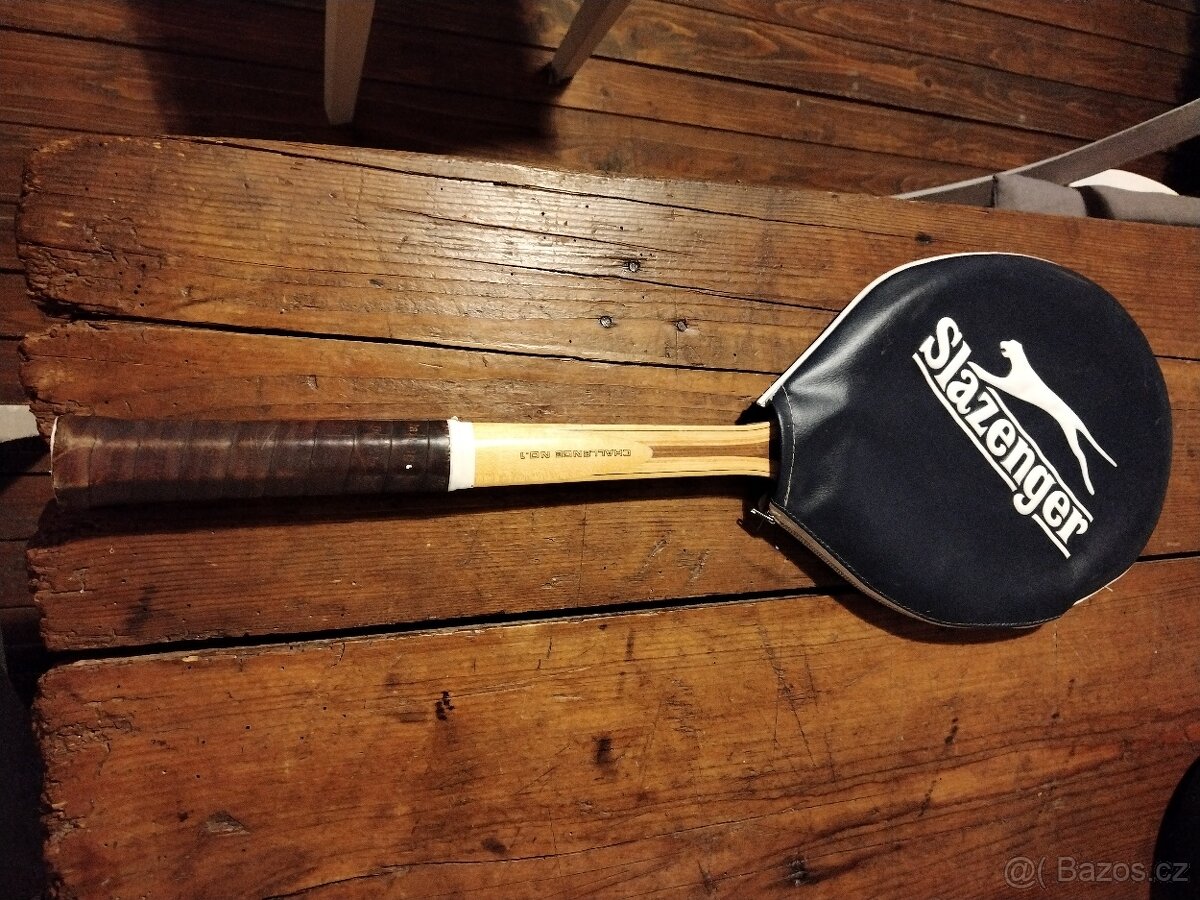 Historicka tenisova raketa