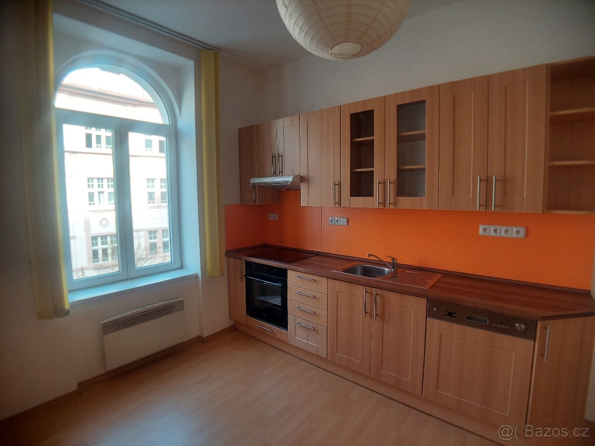 Pronájem bytu 3+1, 98 m2 v centru Tábora