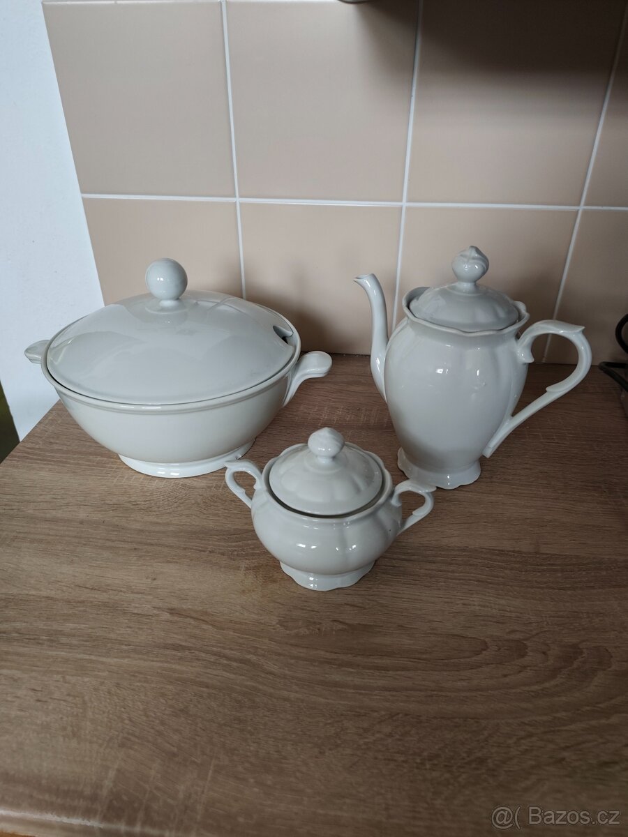 Polévková mísa, čajová konvice