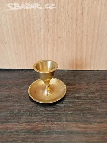 Mosazný svícen