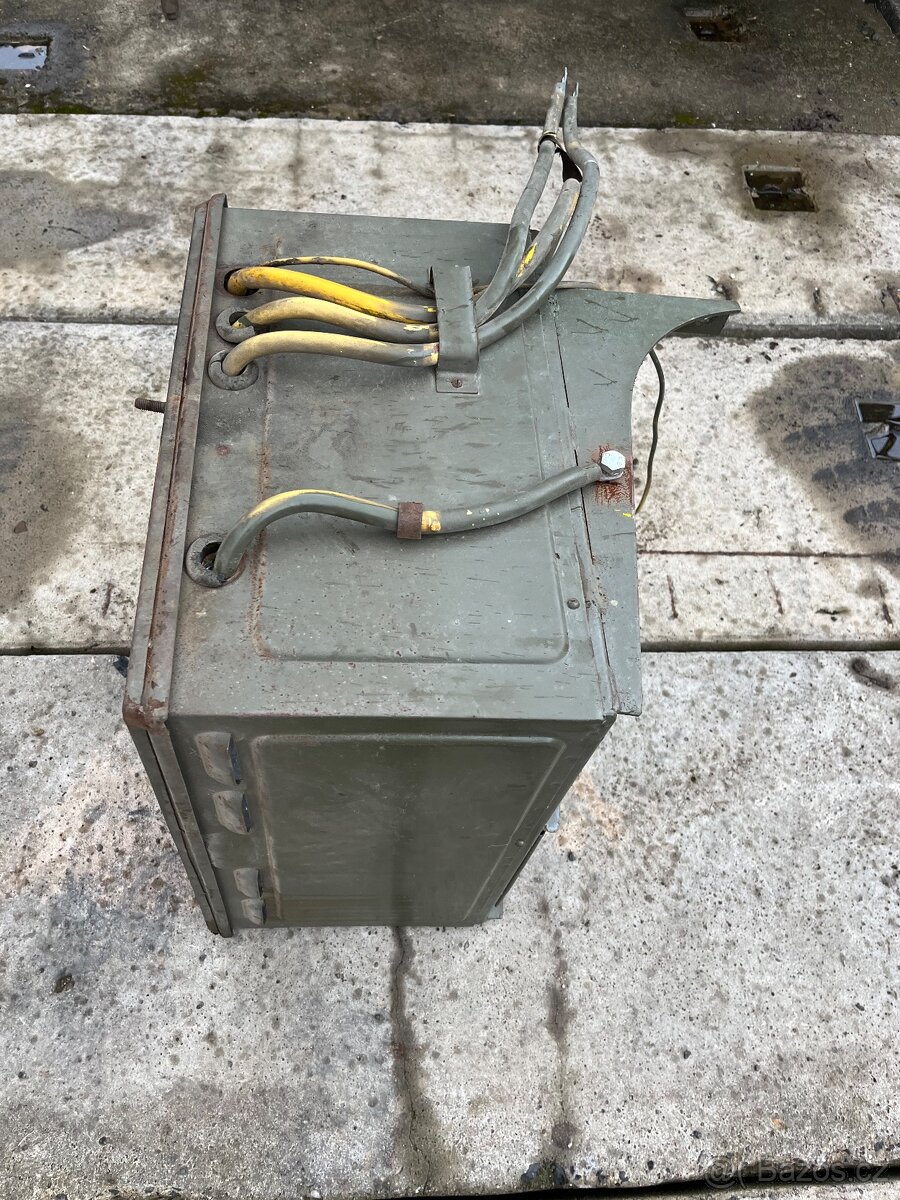 Praga V3S - bateriový kastlík