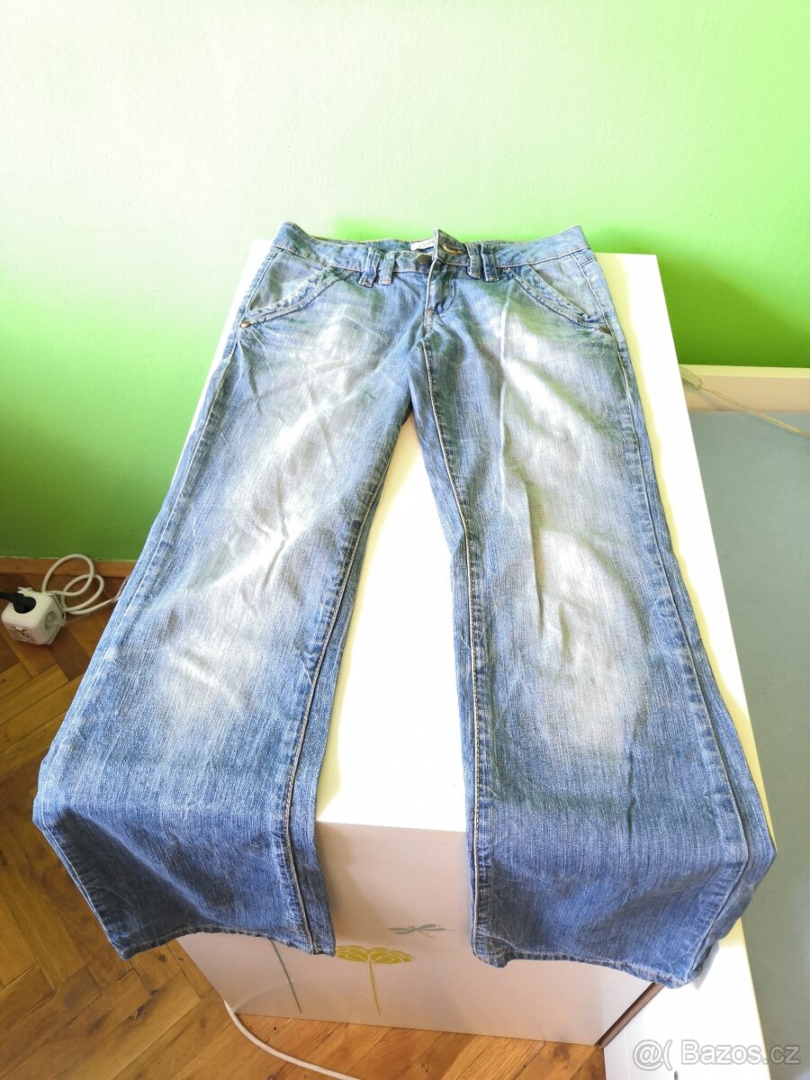 Dámské straight džíny se 4 kapsami