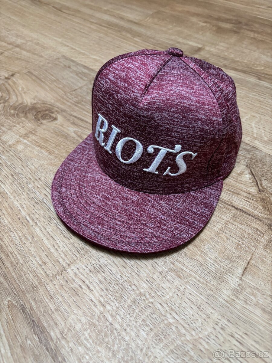 Snapback kšiltovka Riots House