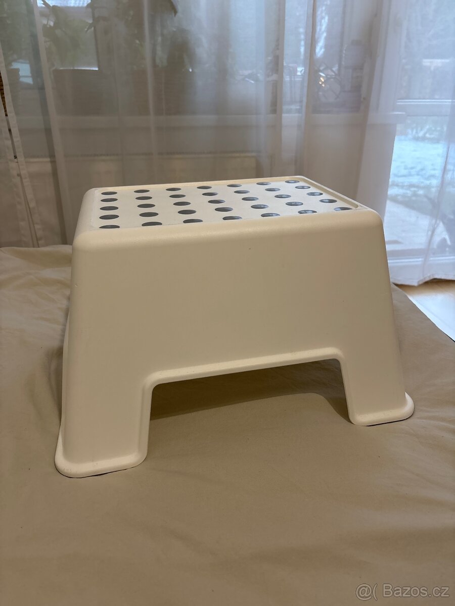 Stupínek ikea
