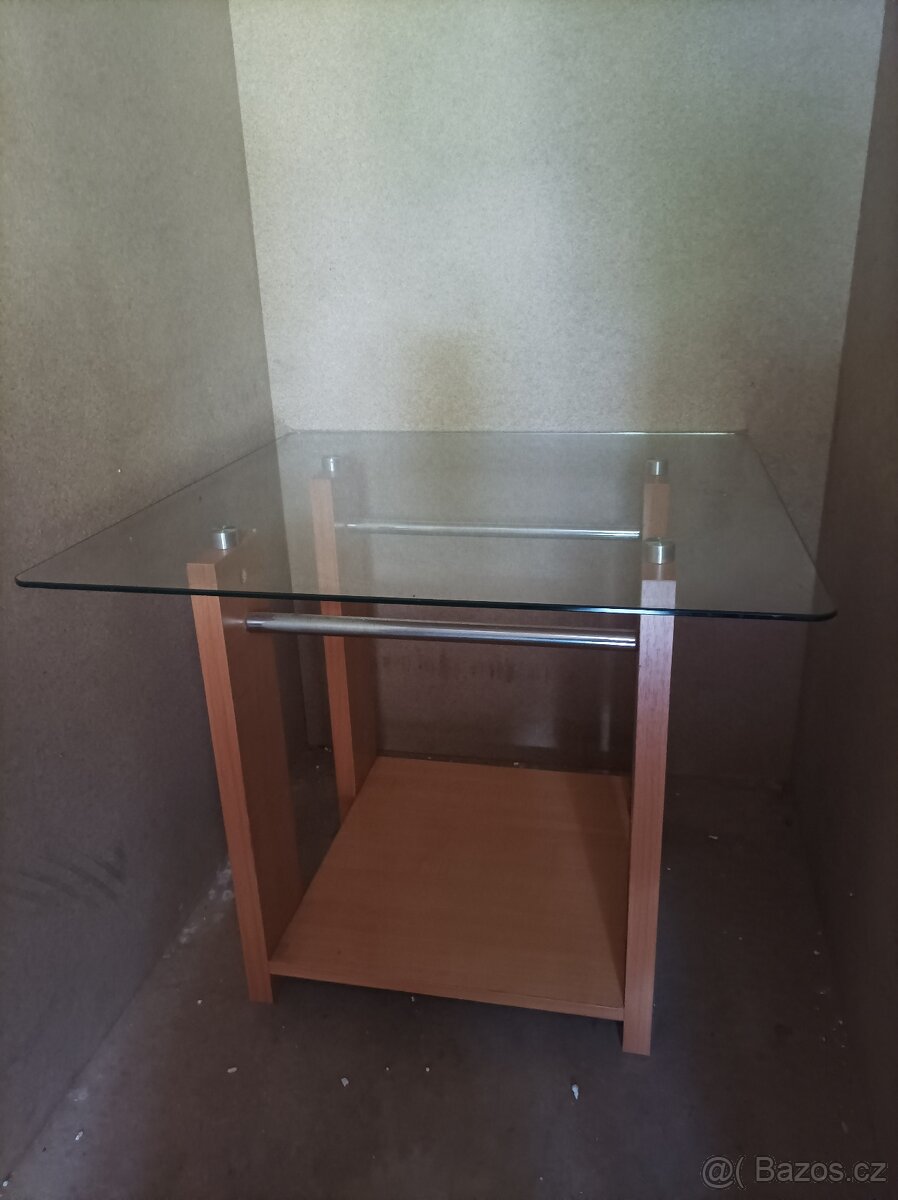 Moderní konferenční stolek
