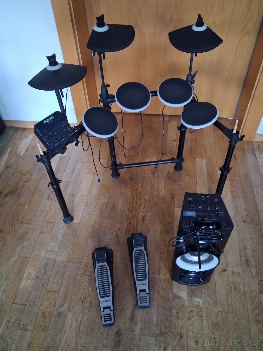 Bubny elektrické a reproduktor