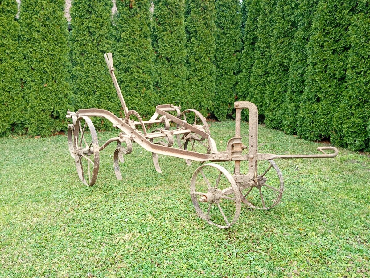 Historický kultivátor / plečka
