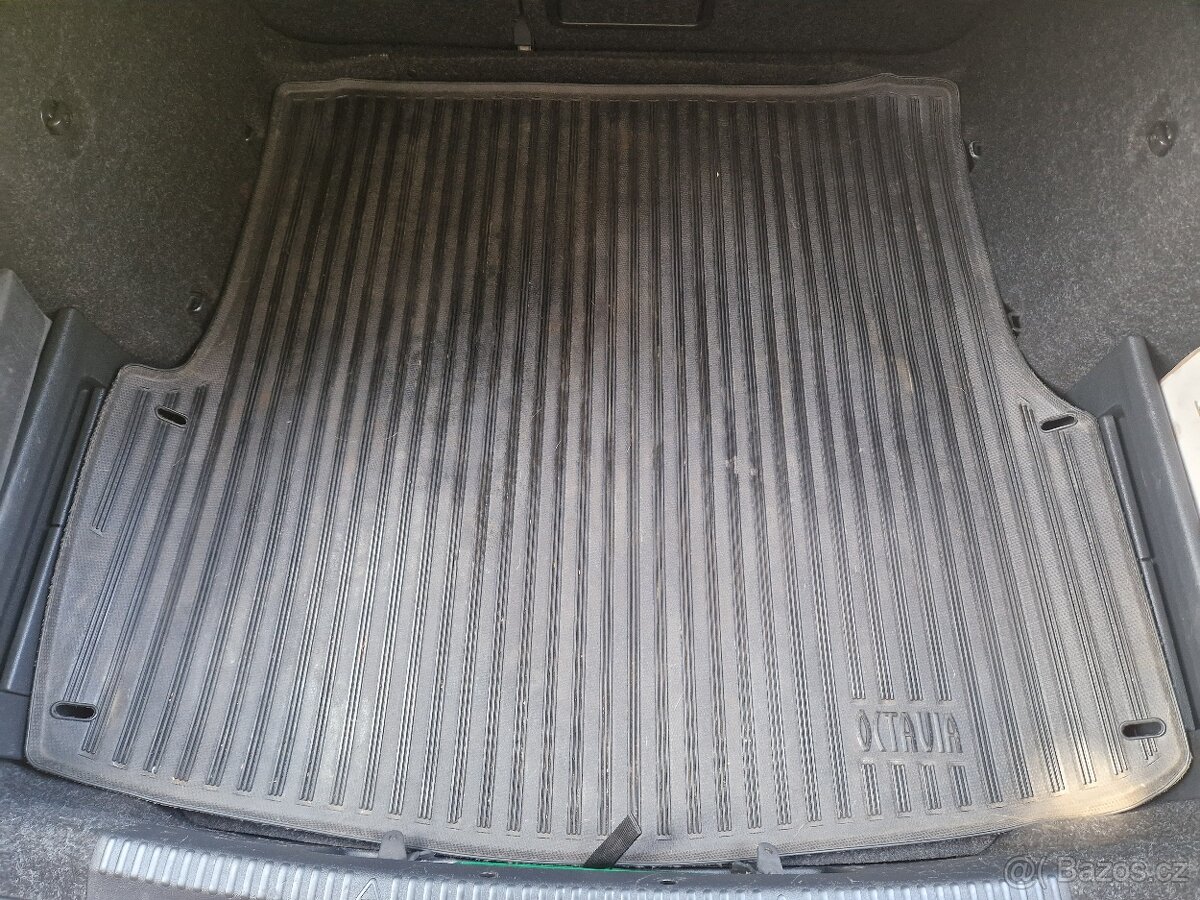 Gumová vana do kufru pro Škoda Octavia II Sedan